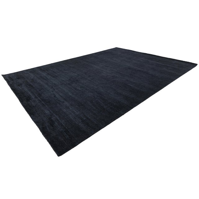 Contemporary Indian Cut & Loop Pile Wool and Bamboo Silk Rug in Midnight Black For Sale - Image 9 of 12