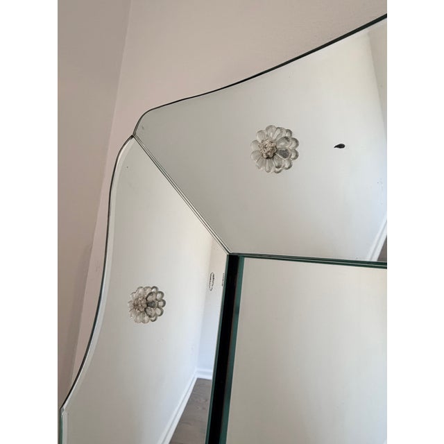 Monumental Art Deco Venetian Scalloped Mirror With Etched Glass Floral Motif, 1950s For Sale - Image 10 of 10