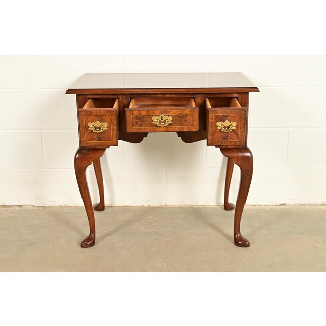 1980s Councill Furniture Queen Anne Inlaid Mahogany Lowboy Dresser or Console Table For Sale - Image 5 of 16