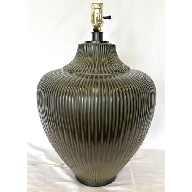 Bronze Mid-Century Modern Pleated/ Ribbed Metal Gourd Large Table Lamp For Sale - Image 8 of 13