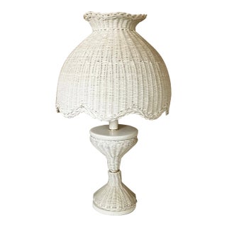 1970s Mid-Century Modern White Wicker Table Lamp For Sale
