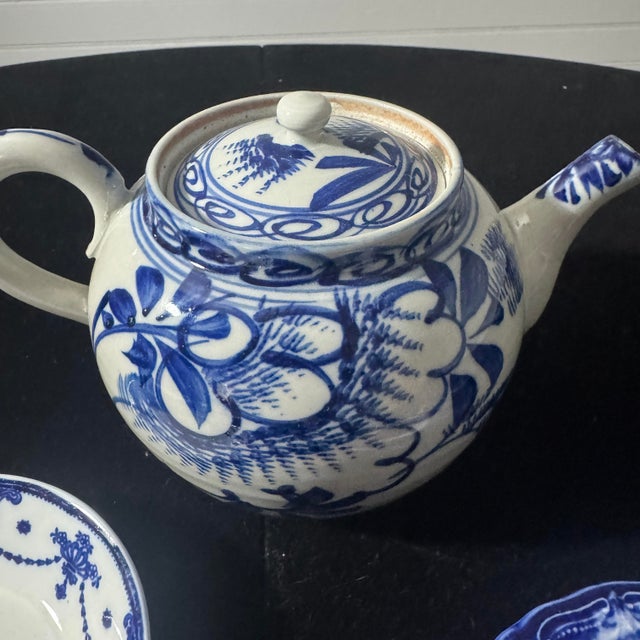 Chinoiserie Vintage Mismatched Blue & White Chinoiserie Plates & Teapot - 7 Pieces For Sale - Image 3 of 11