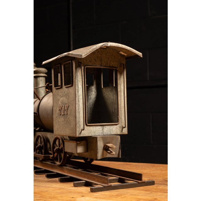 Early 20th Century Galvanized Steel Steam Locomotive Model on Track For Sale In Chicago - Image 6 of 11