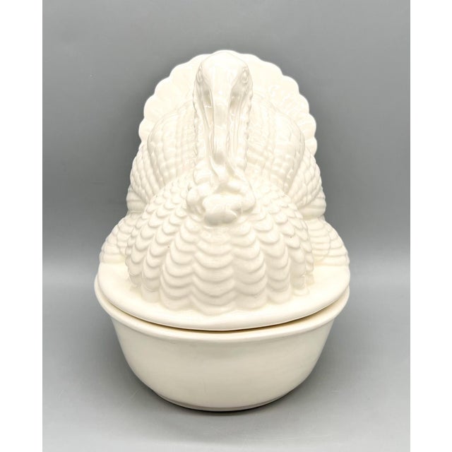 Bordallo Pinheiro Vintage Ceramic Turkey Tureen Covered Dish – White Glazed Thanksgiving Centerpiece For Sale - Image 4 of 12