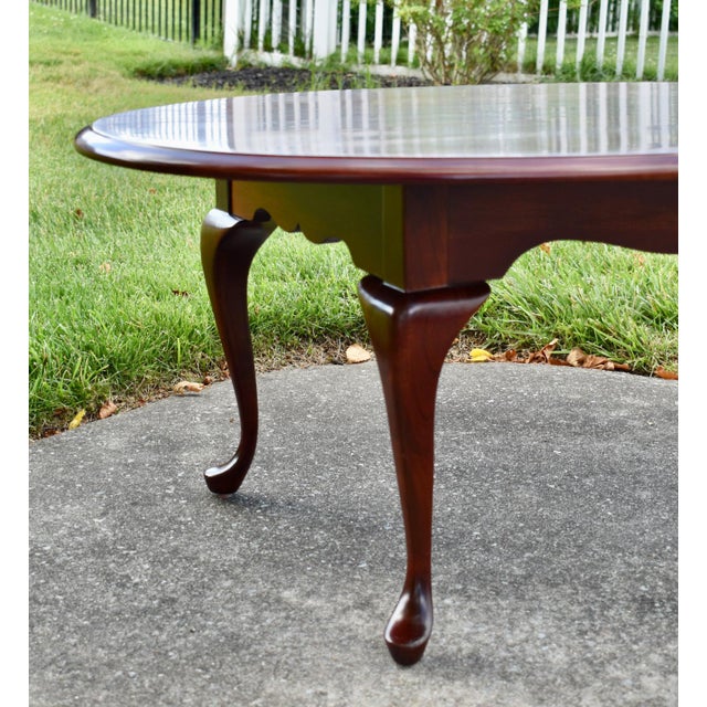 1970s Pennsylvania House Solid Cherry Coffee Table Queen Anne Oval Vintage Cocktail For Sale - Image 5 of 15
