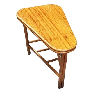 1950s Restored MCM Rattan & Mahogany "Surfbaord" Wedge Side Table W/ Bottom Rack For Sale