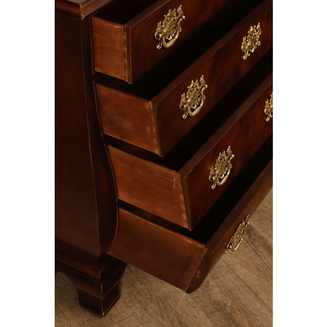 Henredon Chinese Chippendale Style Pair of Mahogany Bombe Chests For Sale In Philadelphia - Image 6 of 18