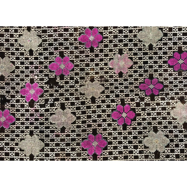 1960s Vintage Floral Design Organic Turkish Area Kilim Rug- 5′3″ × 8′11″ For Sale - Image 6 of 7