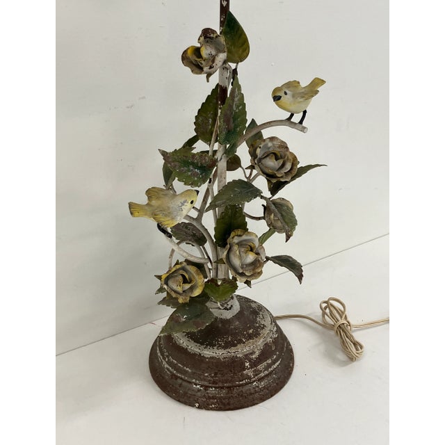 Vintage Italian Tole Bird & Floral Table Lamp, Cottagecore, Circa 1950s For Sale In Orlando - Image 6 of 13