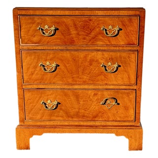 Henredon 18th Century Portfolio Nightstand Chest For Sale