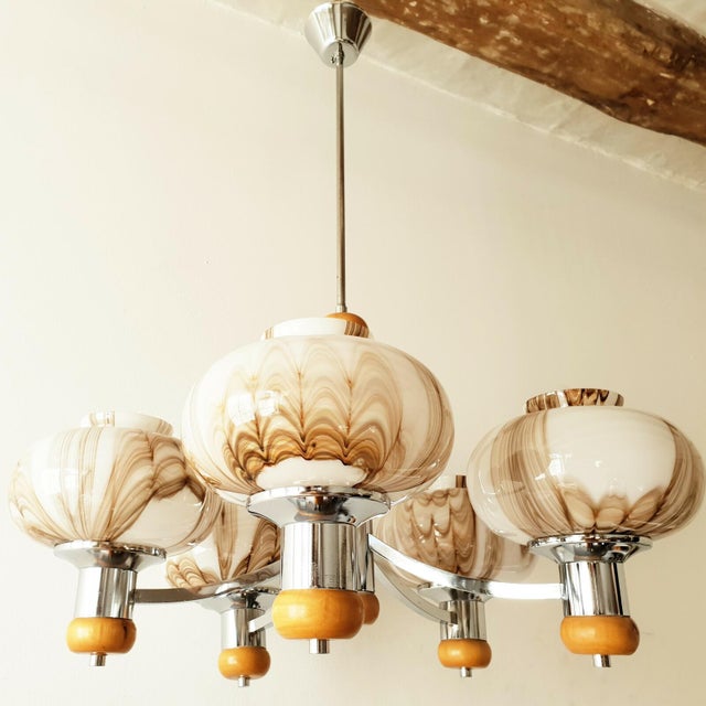 Good overall condition, with normal signs of wear. Height 77 cm. Length 63 cm. Width 63 cm. One globe measures 19 cm in...