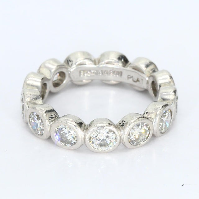 Contemporary Platinum Band Ring With Brilliant Cut Diamonds Size 4.5 For Sale - Image 3 of 6