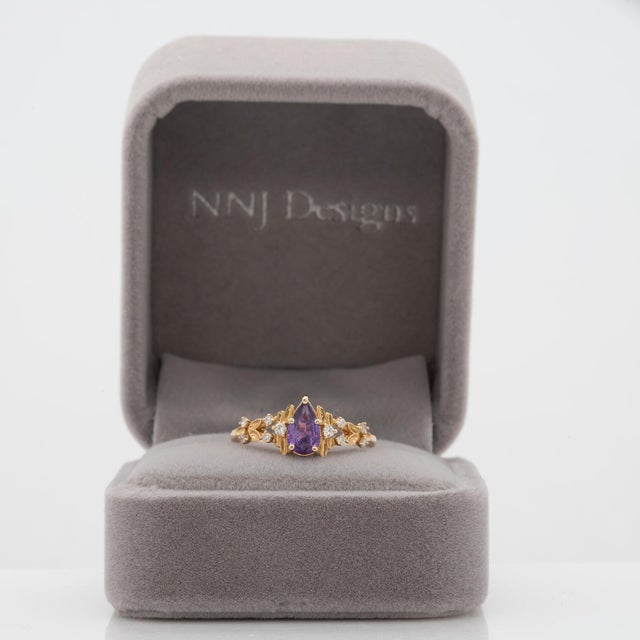 Modern Purple Sapphire Ring With Earth Mined Diamonds Accents: Solid 14k Gold, Size 6.75 For Sale - Image 3 of 8