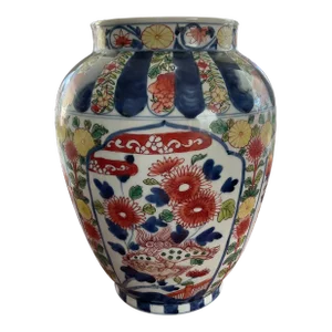 Japanese Imari Porcelain Vase Circa 1712-1767