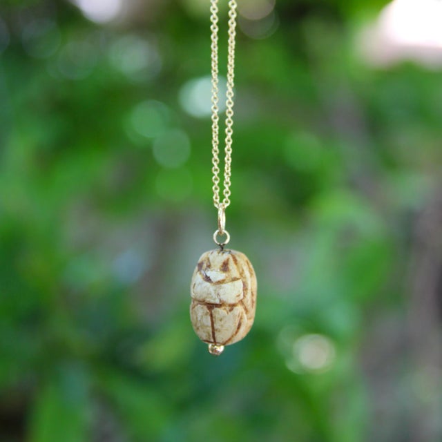 Tan 1920s Egyptian Revival Tan Stone Scarab Pendant With 14k Gold Mount For Sale - Image 8 of 9