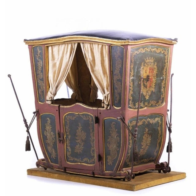 18th Century Portuguese Sedan Chair For Sale - Image 4 of 18