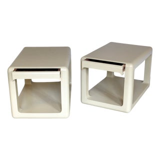 Tables with Rounded Corners, Double-Tiered Top and Glossy Cream Lacquer Finish on Wooden Frame in the style of Ligne Roset, France, 1970s, Set of 2 For Sale