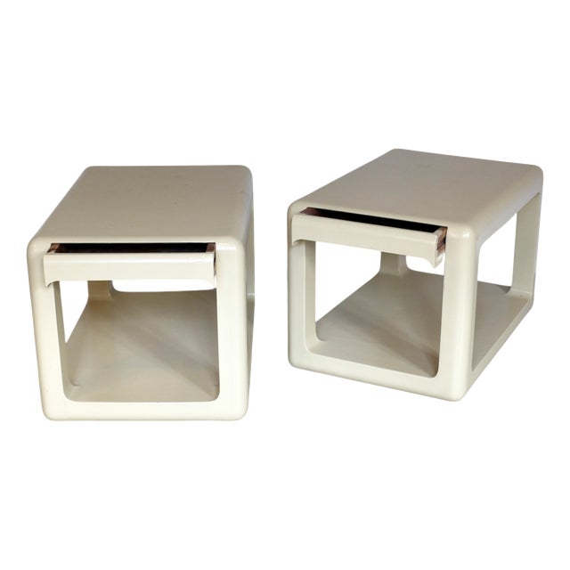 Tables with Rounded Corners, Double-Tiered Top and Glossy Cream Lacquer Finish on Wooden Frame in the style of Ligne Roset, France, 1970s, Set of 2 For Sale