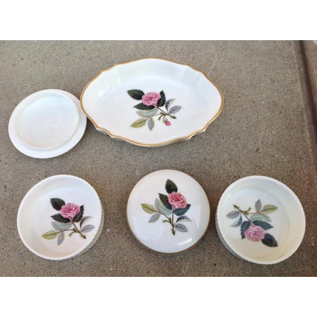 1970s 1970s Wedgwood Bone China Vanity Storage Hathaway Rose Pattern - 3 Piece Set For Sale - Image 5 of 11