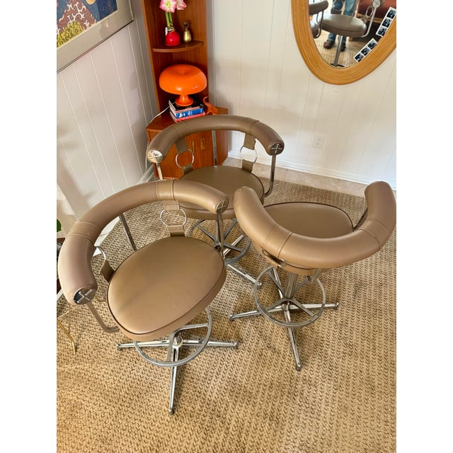 A Set of 3 Swivel Bar Stools Attributed to Daystrom Furniture of Boston, Featuring a Taupe Faux Leather Upholstery With Chrome Frames, Circa 1970s. For Sale - Image 9 of 12