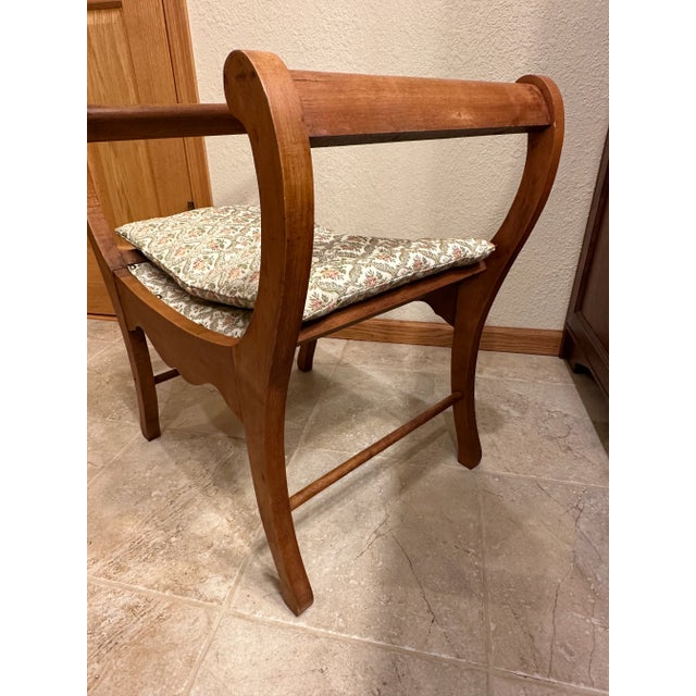 Early 20th Century Antique Victorian Bustle Chair Maple For Sale - Image 5 of 12