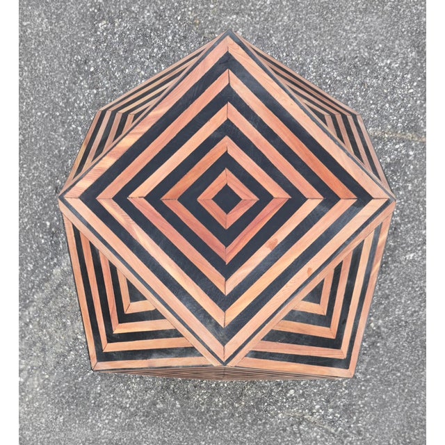 2020s Contemporary Moroccan Resin and Walnut Wood Geometric End Table For Sale - Image 5 of 7