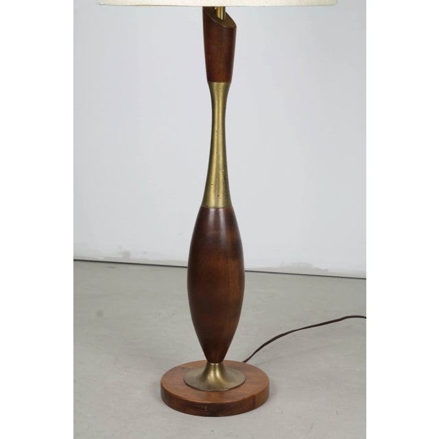 Mid-Century Modern Tony Paul Brass and Walnut Table Lamp For Sale - Image 3 of 5