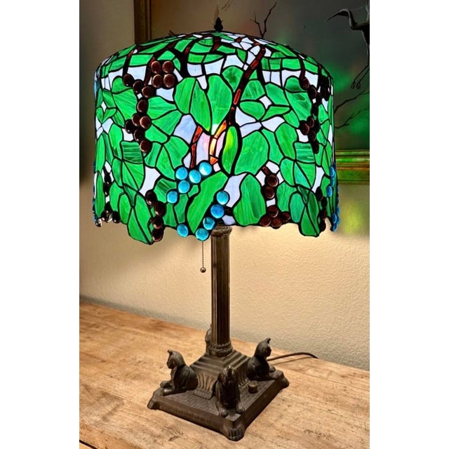Rare c.1915 Unique Art Glass & Metal Co. Grapevine Leaded Glass Table Lamp With Egyptian Sphinx Bronze Base | Museum Quality For Sale - Image 9 of 18