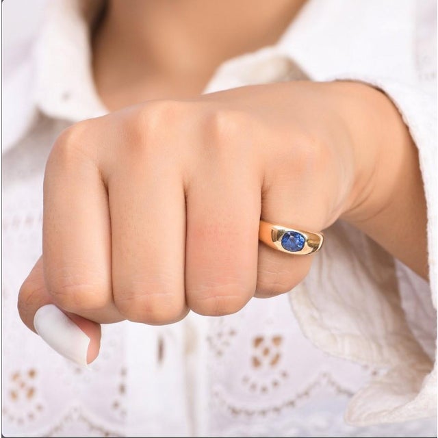 Natural 1.55cts blue sapphire ring in 18k gold For Sale - Image 9 of 18