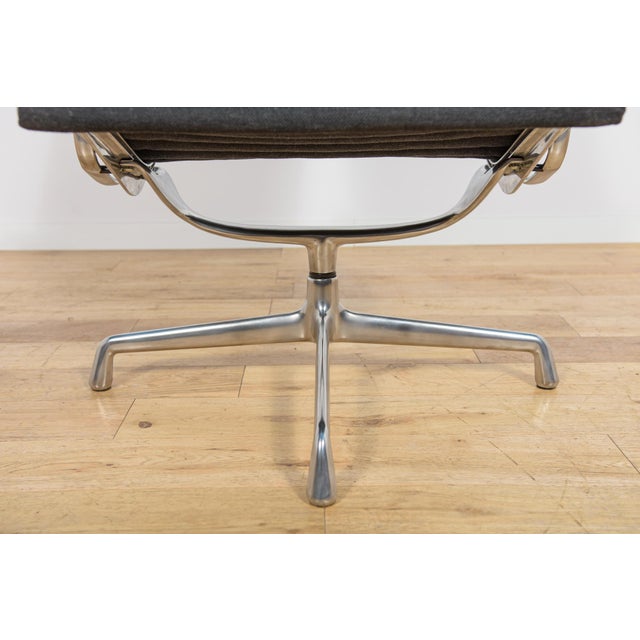EA124 Lounge Chair by Charles & Ray Eames for Herman Miller, United States, 1980s For Sale - Image 17 of 18