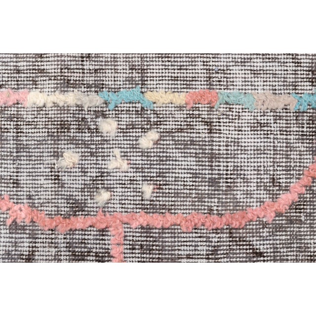 Gray Minimalist Geometric Pattern Vintage Rug For Sale - Image 8 of 10
