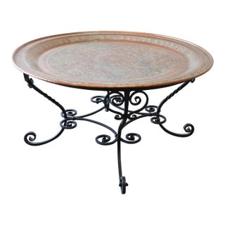 38" Hollywood Regency 1950s Moroccan Hand-Hammered Copper Tray Top Coffee Table With Wrought Iron Base For Sale