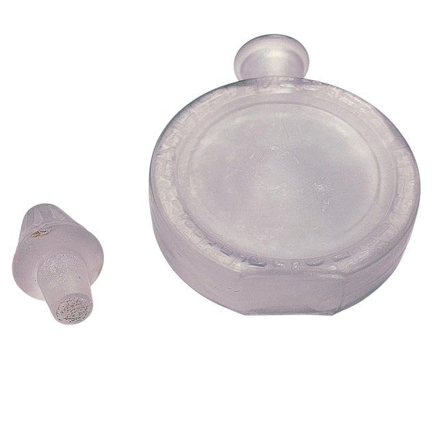 1920s Early 20th Century Art Deco Frosted Lavender Perfume Bottle With Stopper For Sale - Image 5 of 9