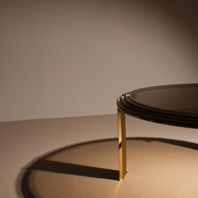 1970s Round Coffee Table in Brass and Smoked Glass, Netherlands, 1970s For Sale - Image 5 of 11