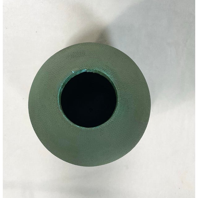 1980s 1980s Two-Toned Green Corrugated Cardboard Vase, by Flute Chicago For Sale - Image 5 of 11