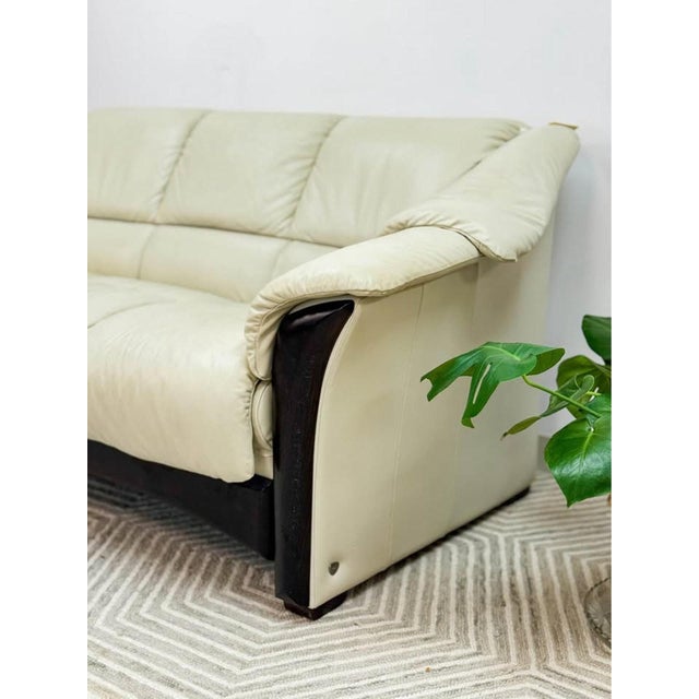 Ekornes Collection Stressless Oslo Loveseat, Cream Color Genuine Leather For Sale In Tampa - Image 6 of 10