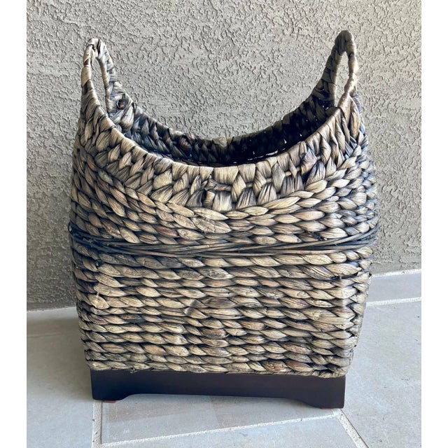Late 20th-Century Rustic Chic Braided Seagrass Pedestal Floor Basket For Sale - Image 13 of 13