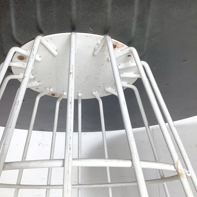 Round White Dining Table With Knoll-Style Wire Base For Sale In Philadelphia - Image 6 of 12