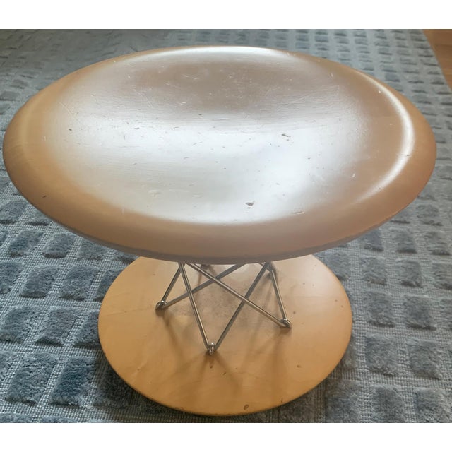 Vitra x Knoll Noguchi Rocking Stool Maple Low Model Iconic low rocking stool with a maple top and base and chrome-plated...