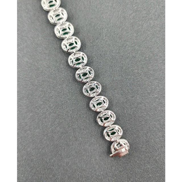 9.45 Ct Natural Emerald & Diamond Bracelet For Sale In Chicago - Image 6 of 8
