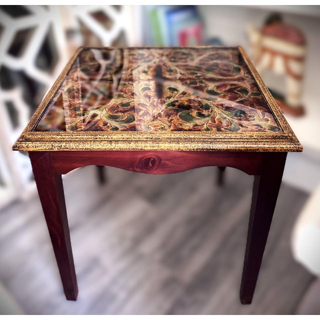 Late 20th Century Peruvian Reverse-Painted Glass Top Gilt Border Wood Side Tables Pair For Sale - Image 9 of 15