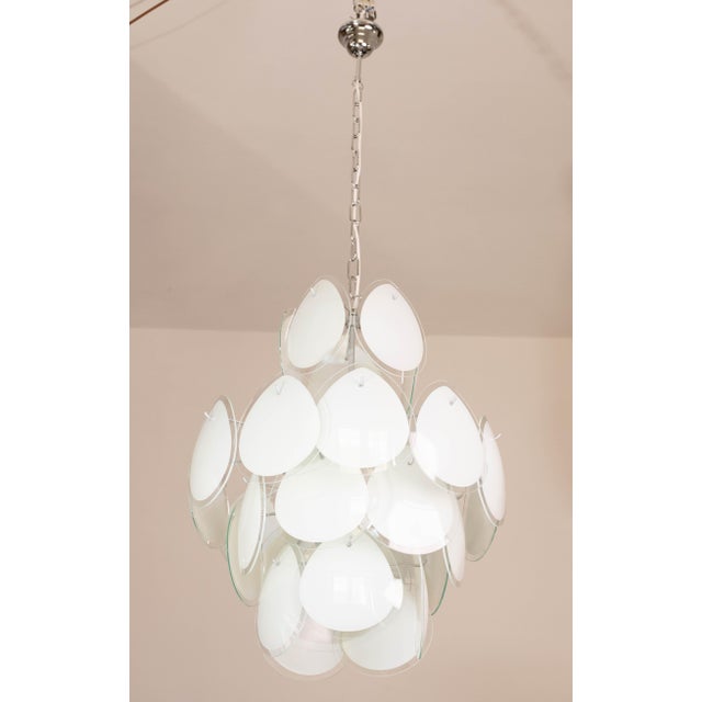 1970s Vistosi White Murano Glass Teardrop-Shaped Discs Chandelier, Italy, 1970s For Sale - Image 5 of 15