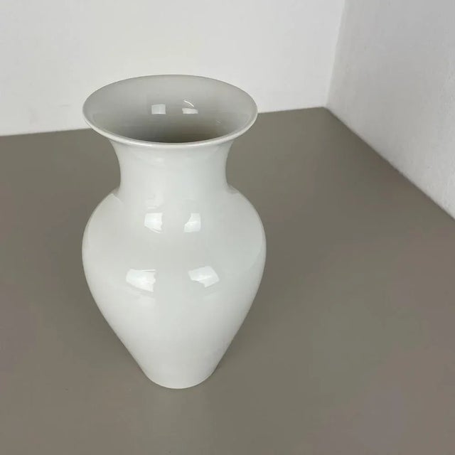 Small Op Art Vase Porcelain German Vase from KPM Berlin Ceramics, Germany, 1960s For Sale - Image 3 of 17