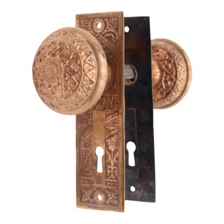 Early 20th Century Vernacular Reading Windsor Brass Passage Door Knob Set For Sale