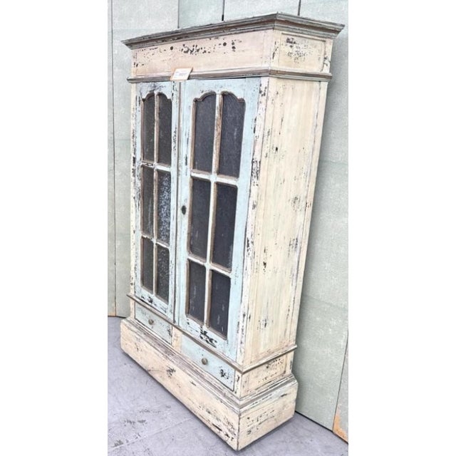 French Provincial Distressed Painted Display Cabinet Used in Frasier (2004) For Sale In Los Angeles - Image 6 of 9