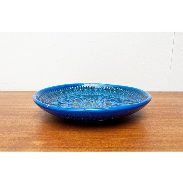 Mid-Century Modern Large Mid-Century Italian Rimini Blu Pottery Wall Plate by Aldo Londi for Bitossi, 1960s For Sale - Image 3 of 18