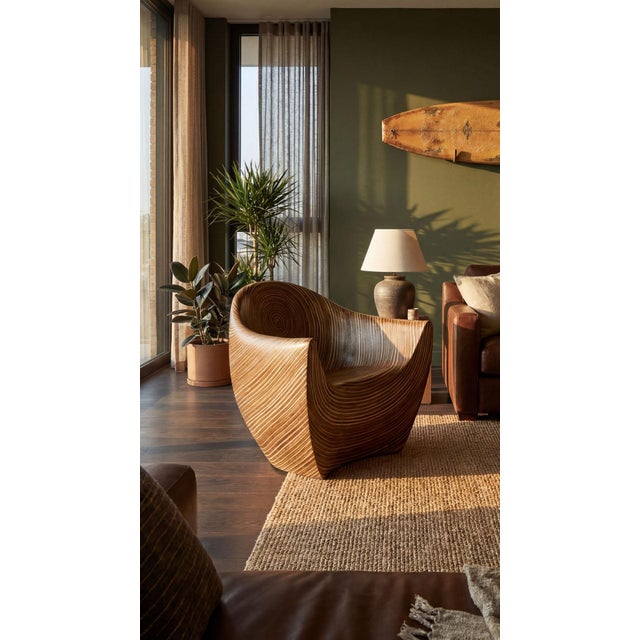 The Showtime Royal Chair is a showstopper! Beautiful, comfortable, and easy to care for. The Showtime veneer is a...