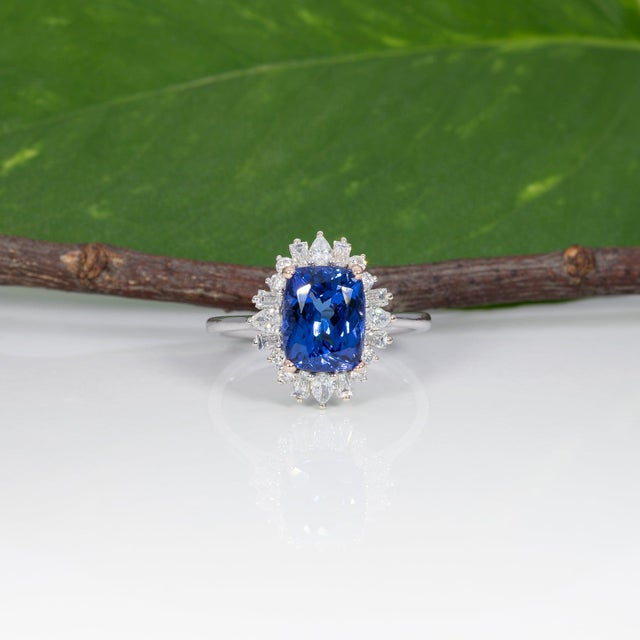 2020s 2.4Ct Tanzanite Ring With Lab Grown Diamond Halo: Solid 14k Gold, Size 6.75 For Sale - Image 5 of 9