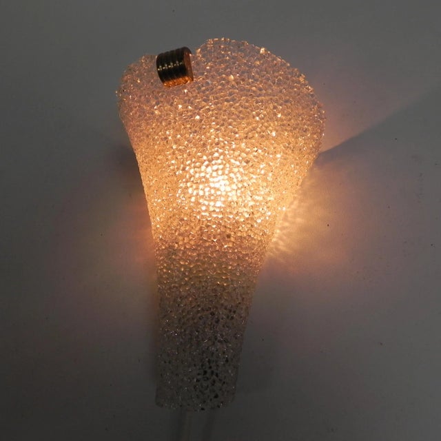 Vintage Wall Lamp in Plastic Granulate, 1960s, in Good conditions. Designed 1960 to 1969 European Plug (up to 250V).The...
