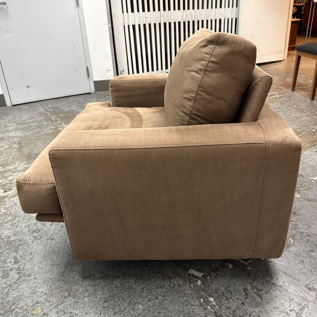 2000 - 2009 Early 21st Century DellaRobbia Light Brown Ultrasuede Lounge Chair For Sale - Image 5 of 12